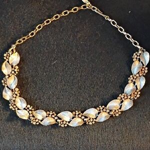 Elegant Vintage Gold Leaf Necklace